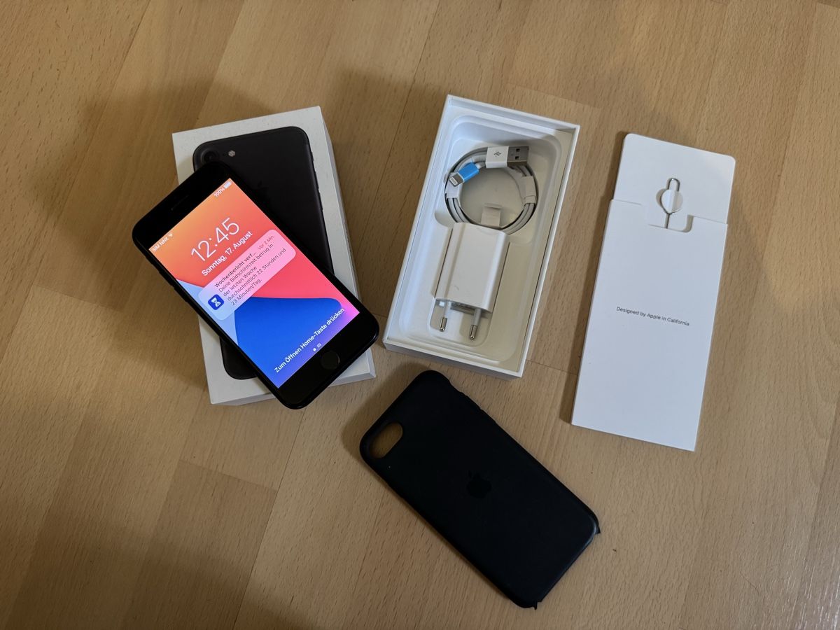 Apple Telefoni cellulari / Smartphones: Neuvertige iPhone 7 128gb Black – Usato da Uznach venduto da enrico06 1
