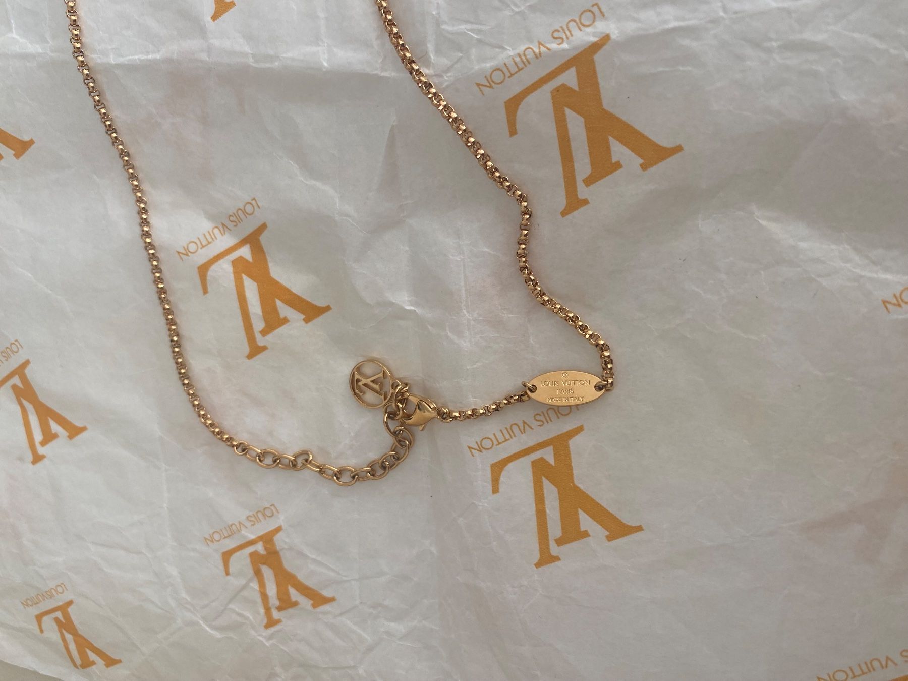 Louis Vuitton Ketten: EYECATCHER - LOUIS VUITTON LV Eclipse Pearls Halskette – Neu und originalverpackt aus Winkel von ferrari2022 3