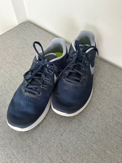 Nike Scarpe da uomo: Nike Leichte Running Schuhe  44 – Usato da Buchs ZH venduto da al03a