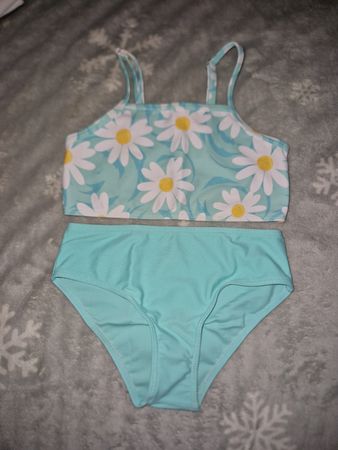 Sommerlicher Bikini mit Gänseblümchen Muster, Grösse 110-116