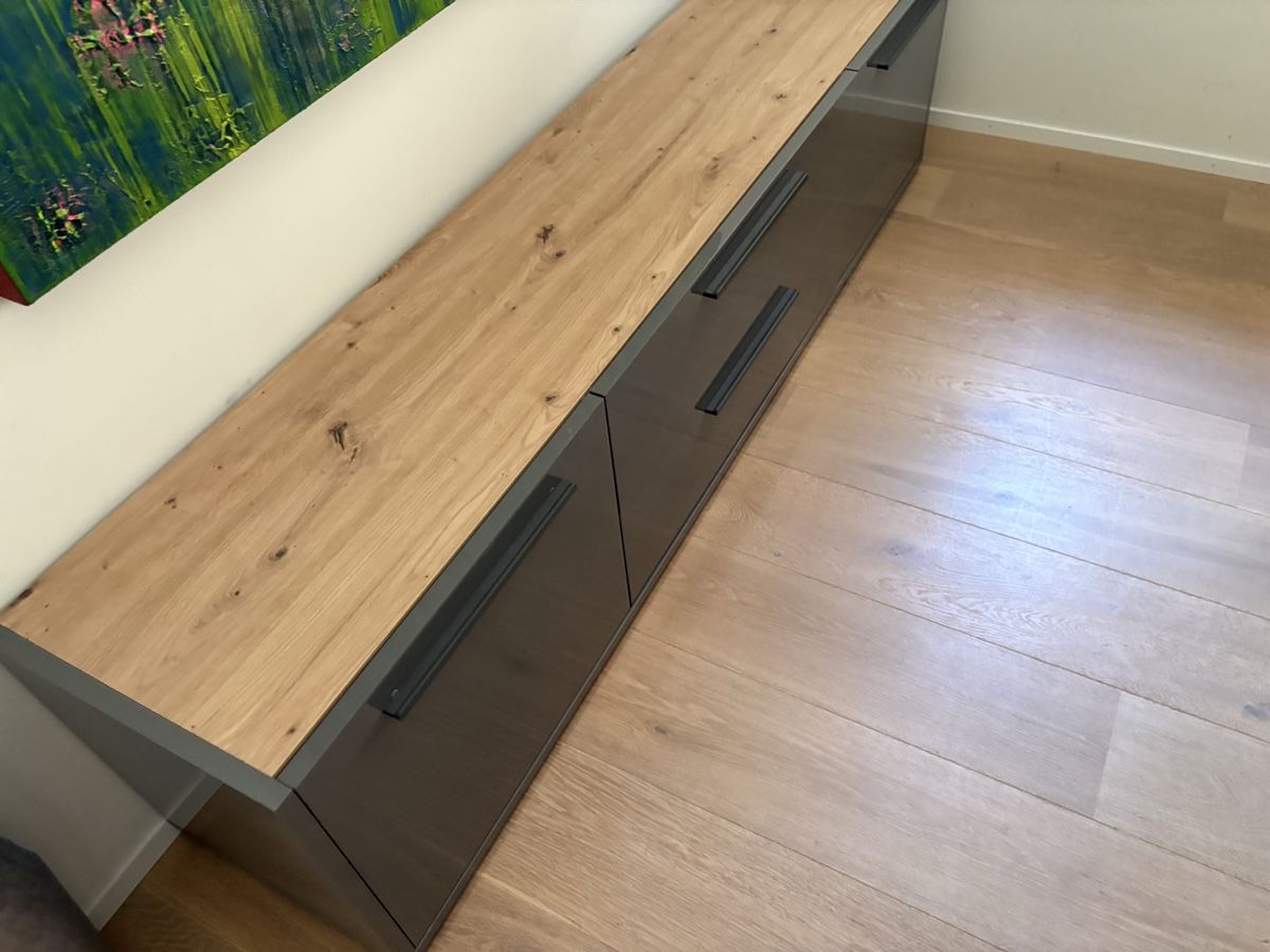 Pfister TV Möbel: PfisterLowboard Eiche &  MDF in grau  – Gebraucht aus Rifferswil von Skywin01 1