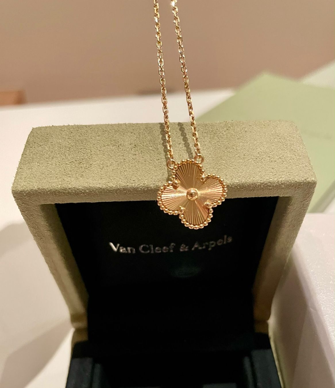 Van Cleef Catenine: Van Cleef & Arpels Alhambra Halskette Gold – Usato da Zürich venduto da Falconking 2