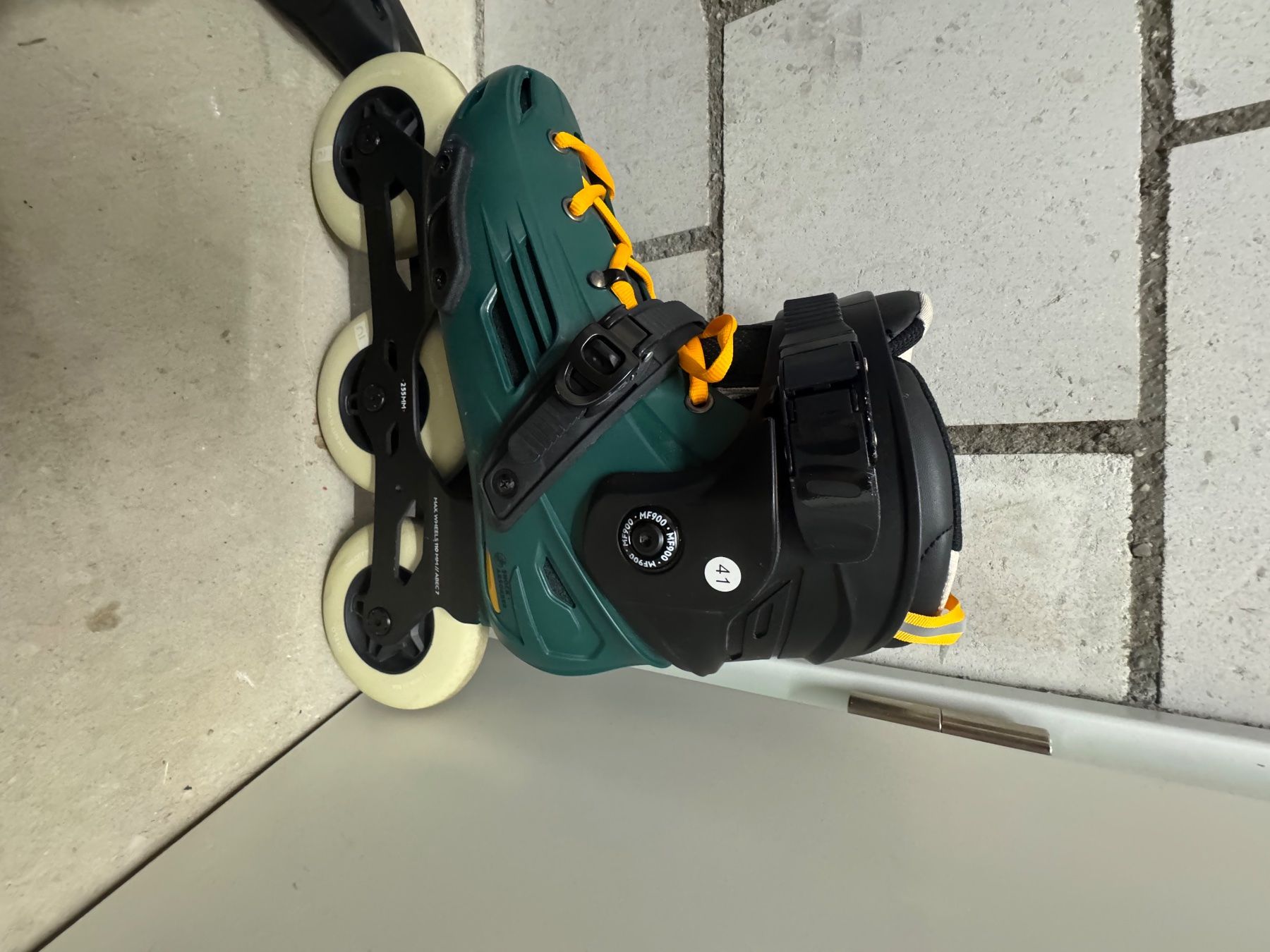 Decathlon Patins à roul. & inline: Inline Skates Unisex inklusive Schoner – D'occasion à Thierachern par sel_6vfk 3