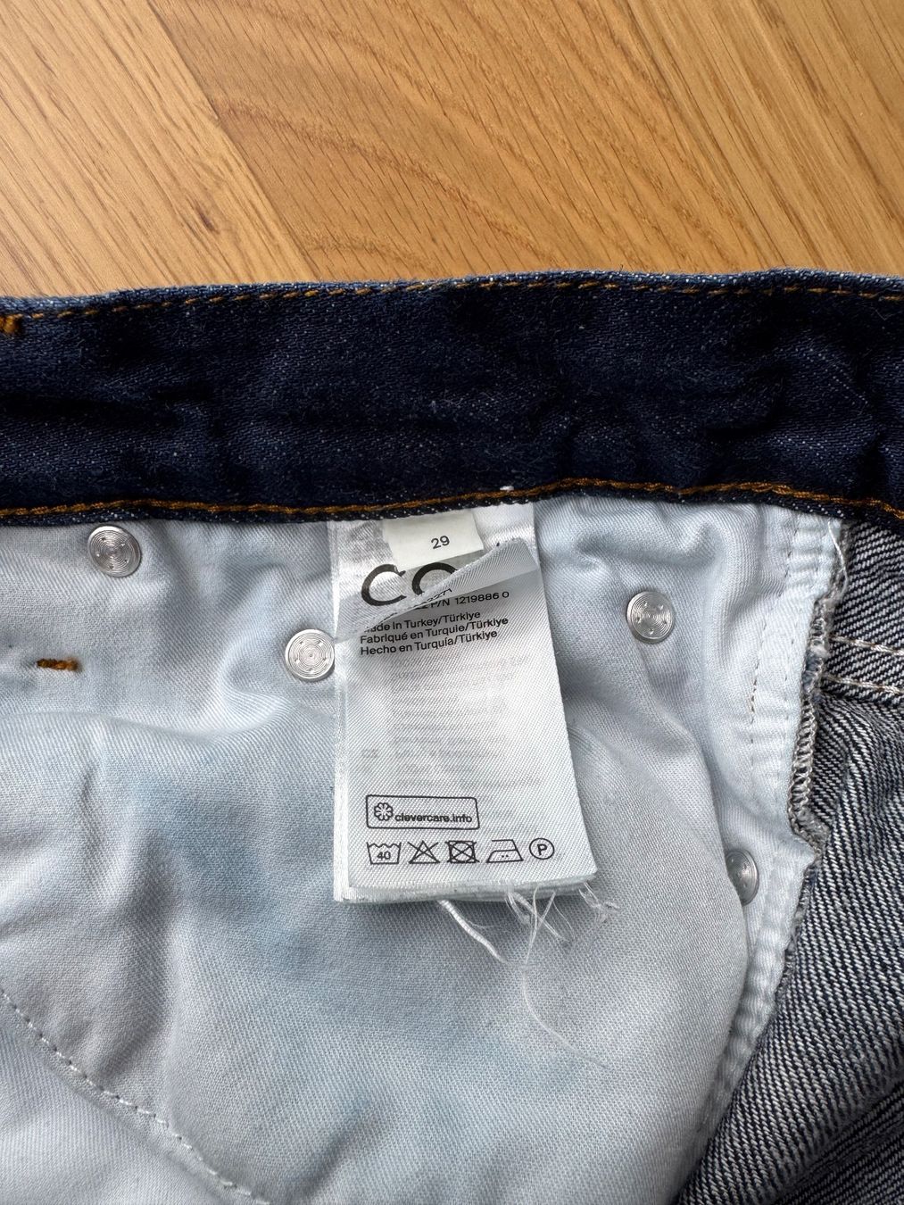 Cos Jeans: COS Jeans mit weitem Beim – Usato da Dübendorf venduto da cendre 3