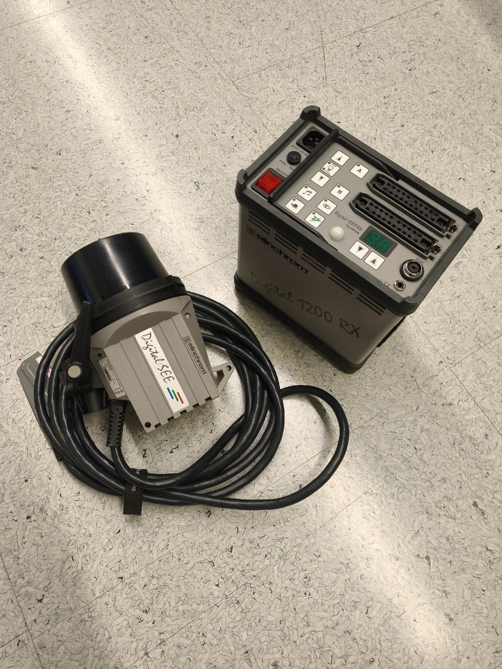Elinchrom Flash: Elinchrom Digital 1200 RX Generator mit Blitz Digital SEE – Usato da Speicher venduto da Switchie 1