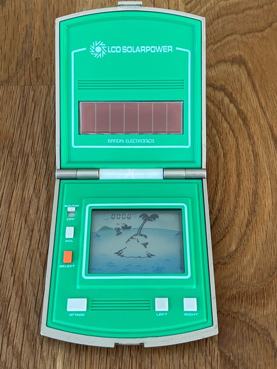 Bandai Electronics LCD Solarpower SOS Shark Island 1982 Game 7