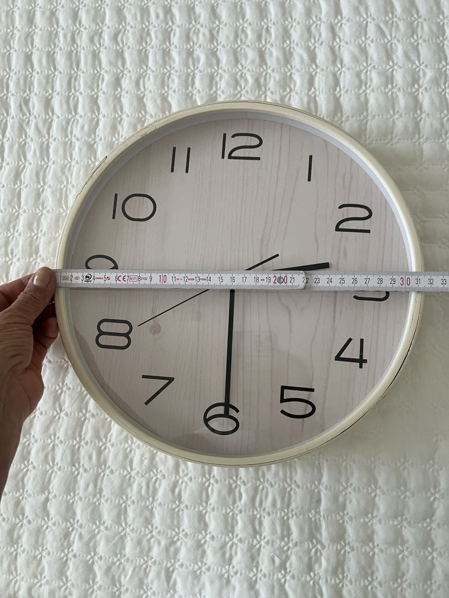 Uhren: Zara Wanduhr circa 32cm, beige – Gebraucht aus Pfungen von smi_9vy9 5