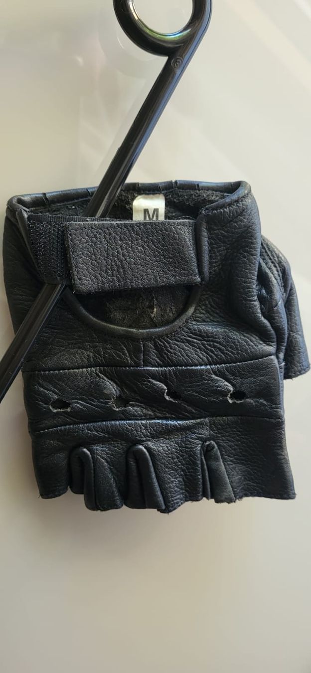 Altri accessori da uomo: Schwarze Leder-Motorradhandschuhe, Größe M – Usato da Curio venduto da mia_vb5z 1