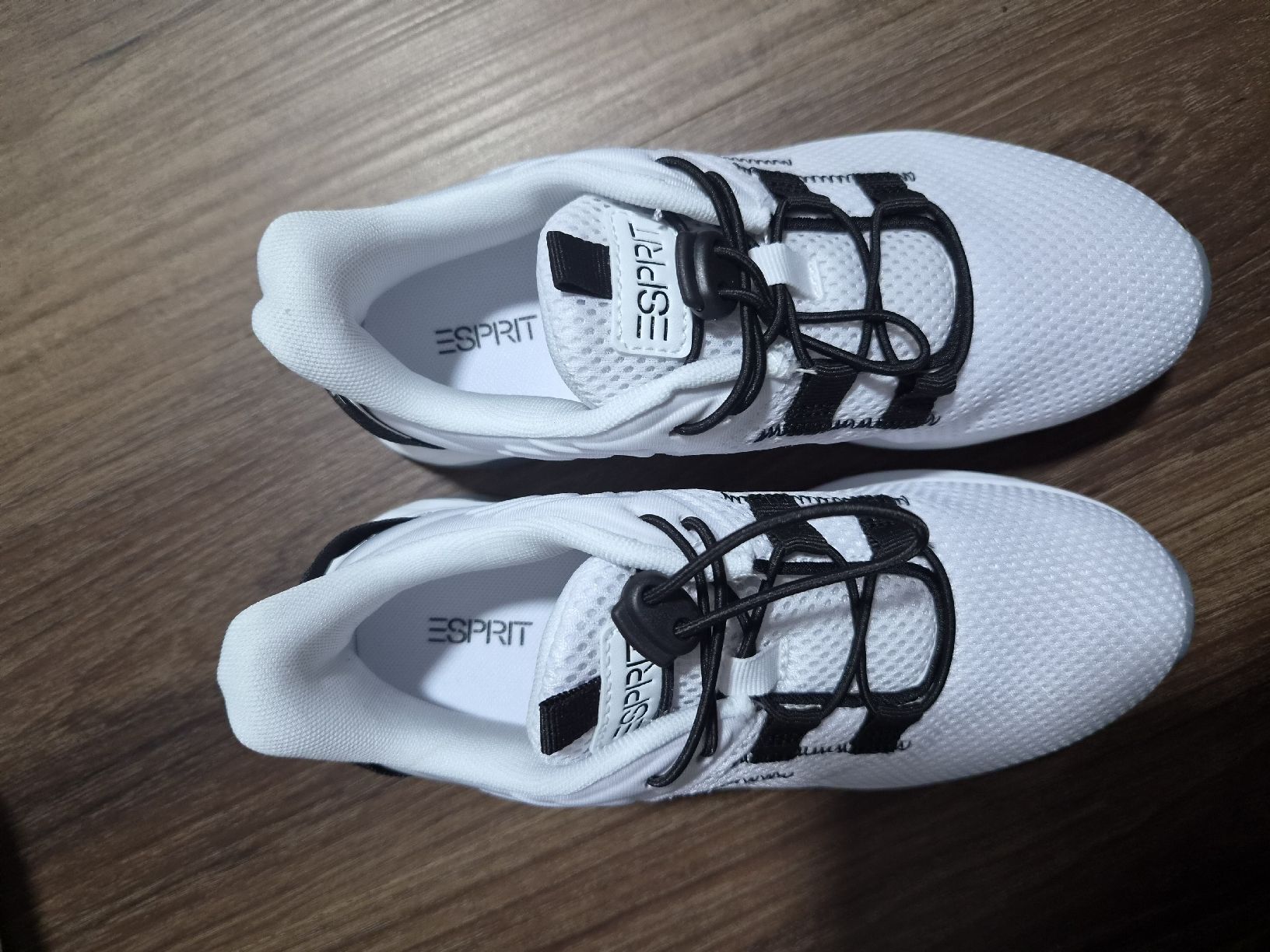Esprit Scarpe per ragazzi: Esprit Sneaker, weiss / schwarz Gr. 35 NEU – Nuovo (secondo la descrizione) da Altishofen venduto da tammy05 2