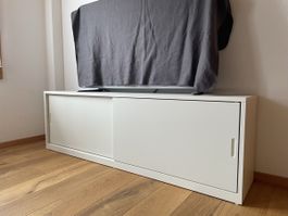 Weiss Sideboard mit Schiebetüren – Schlicht & Praktisch