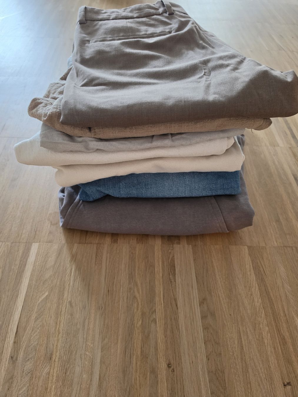 Pantaloni: Herren Sommerhosen Paket S/M + Pulli – Usato da Oberengstringen venduto da nan_yly8 2