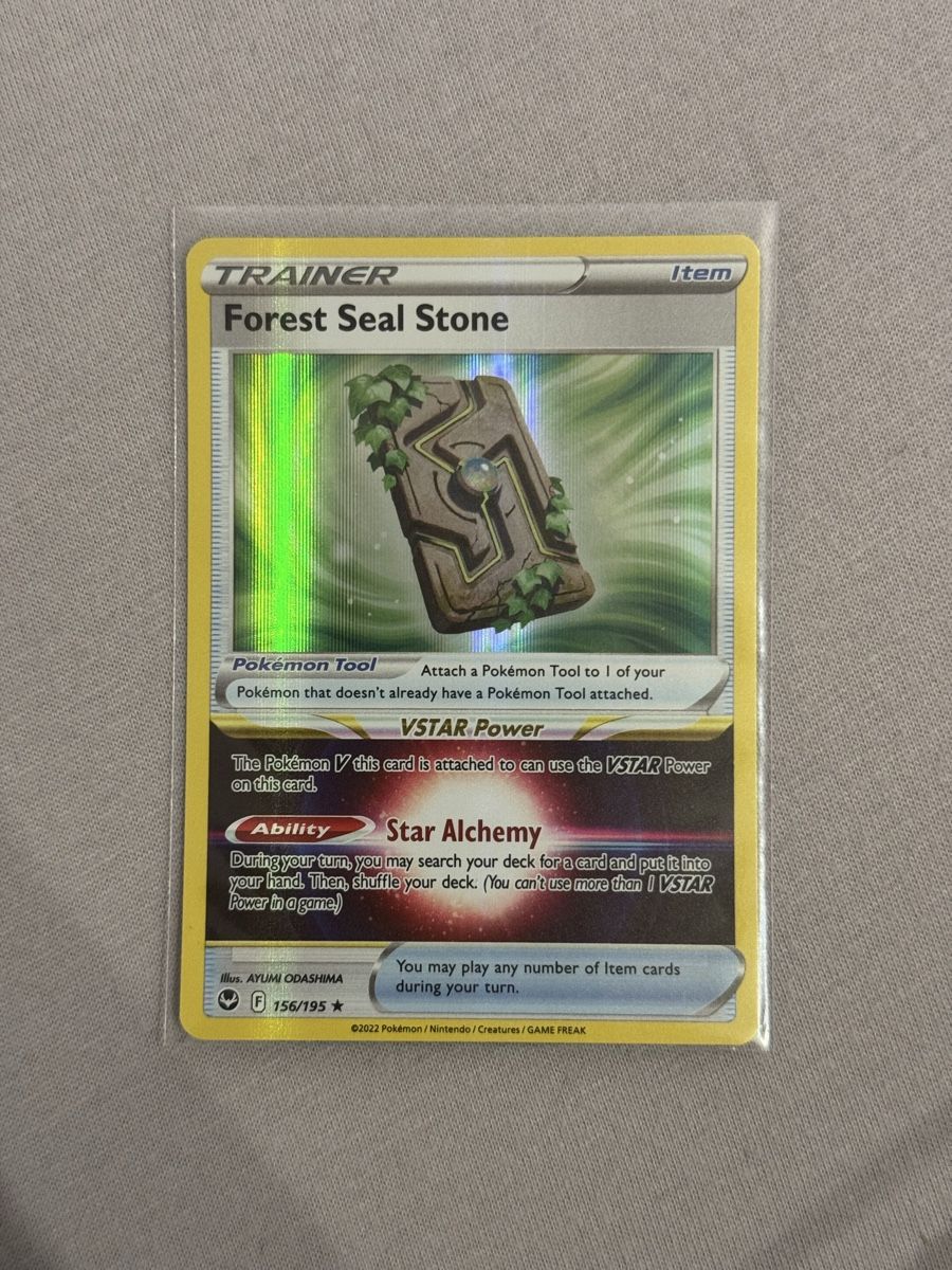 Pokémon Sammelbilder & Trading cards: Pokémon Forest Seal Stone 156/195 Silver Tempest – Neu (gemäss Beschreibung) aus St. Gallen von Xbylucas