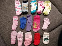 Socken ca. Gr. 19 - 26 inkl. Stoppersocken