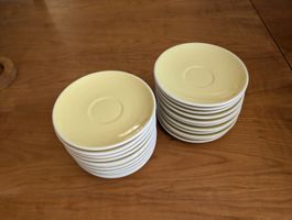 22x gelbe Unterteller, neuwertig, pastellgelb, retro
