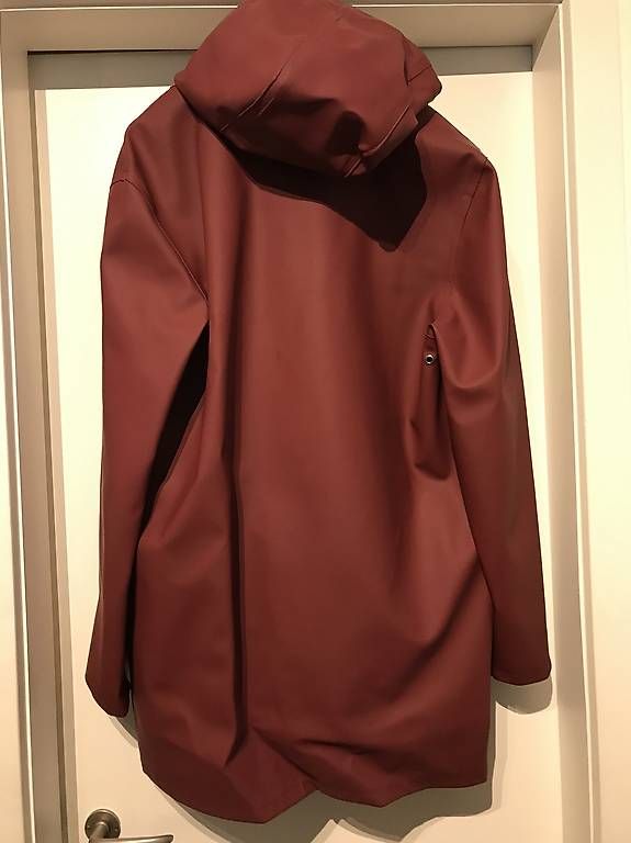 Stutterheim Giacche: Veste STUTTERHEIM rouge S – Usato da Muri b. Bern venduto da Saldayann 1