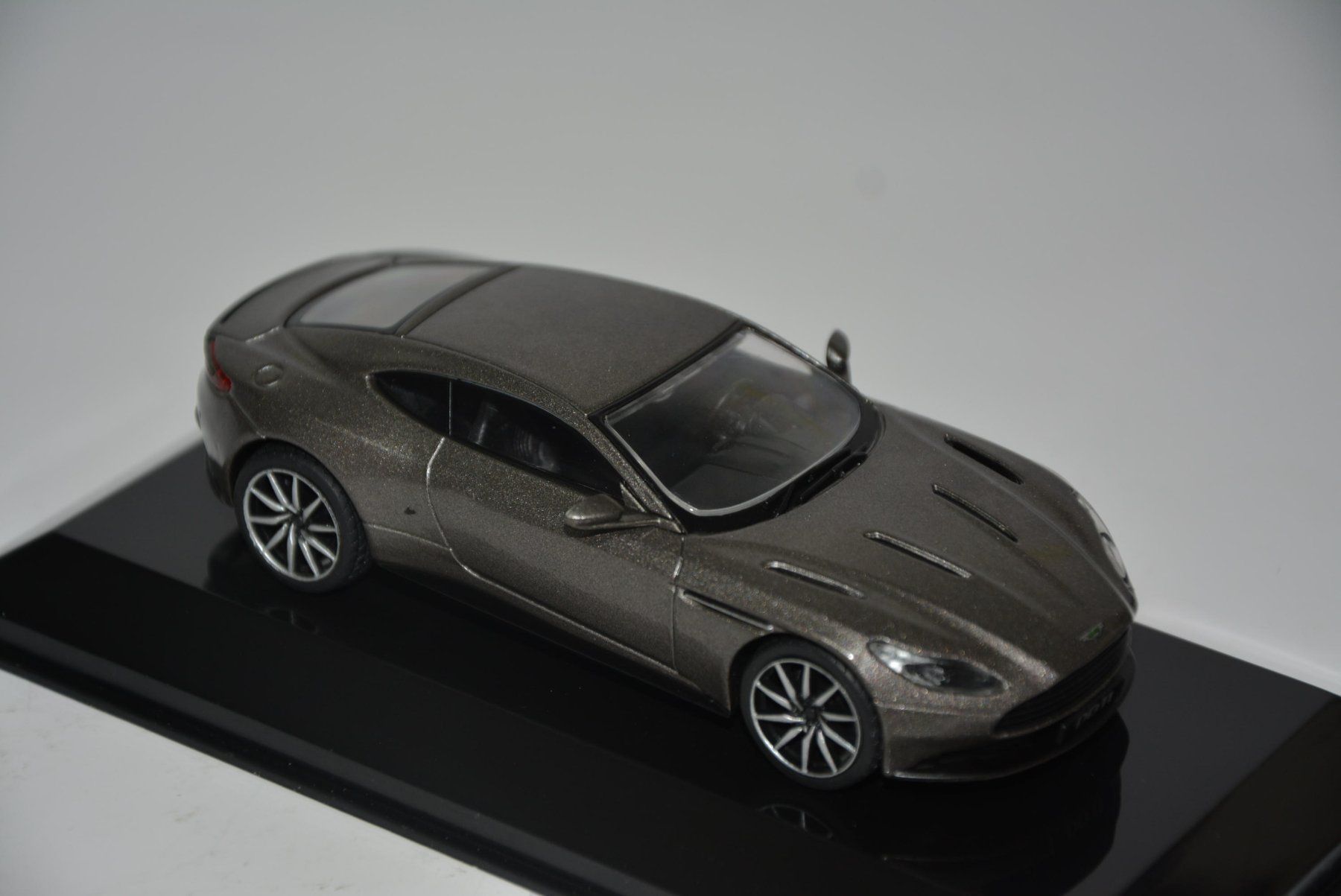 Aston Martin Modellini d'auto: Aston Martin DB11 2016 , 1.43 – Nuovo e nell'imballaggio originale da Goldach venduto da Feivel9 4