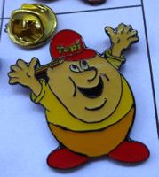 Pin TOPI  Hände in die Höhe