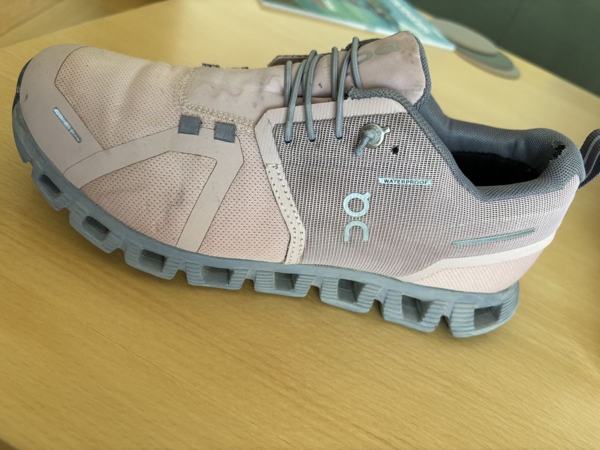 On Scarpe da donna: Chaussures ON Running Cloud 5 Waterproof rose taille 40 – Usato da Genève venduto da loc16 2
