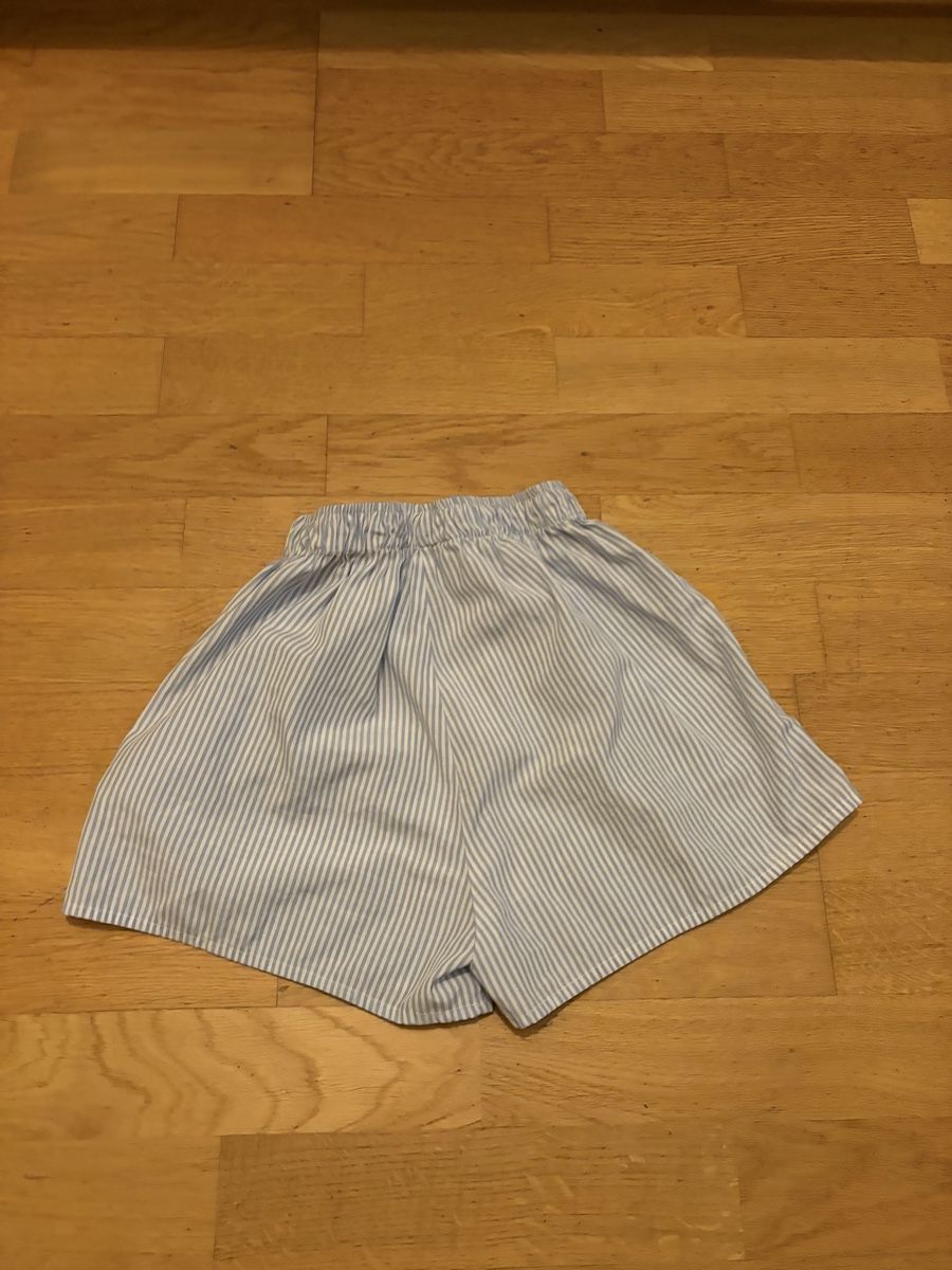 Pantalons: Subdued Mini Shorts  – D'occasion à Neftenbach par bjl_xqr8