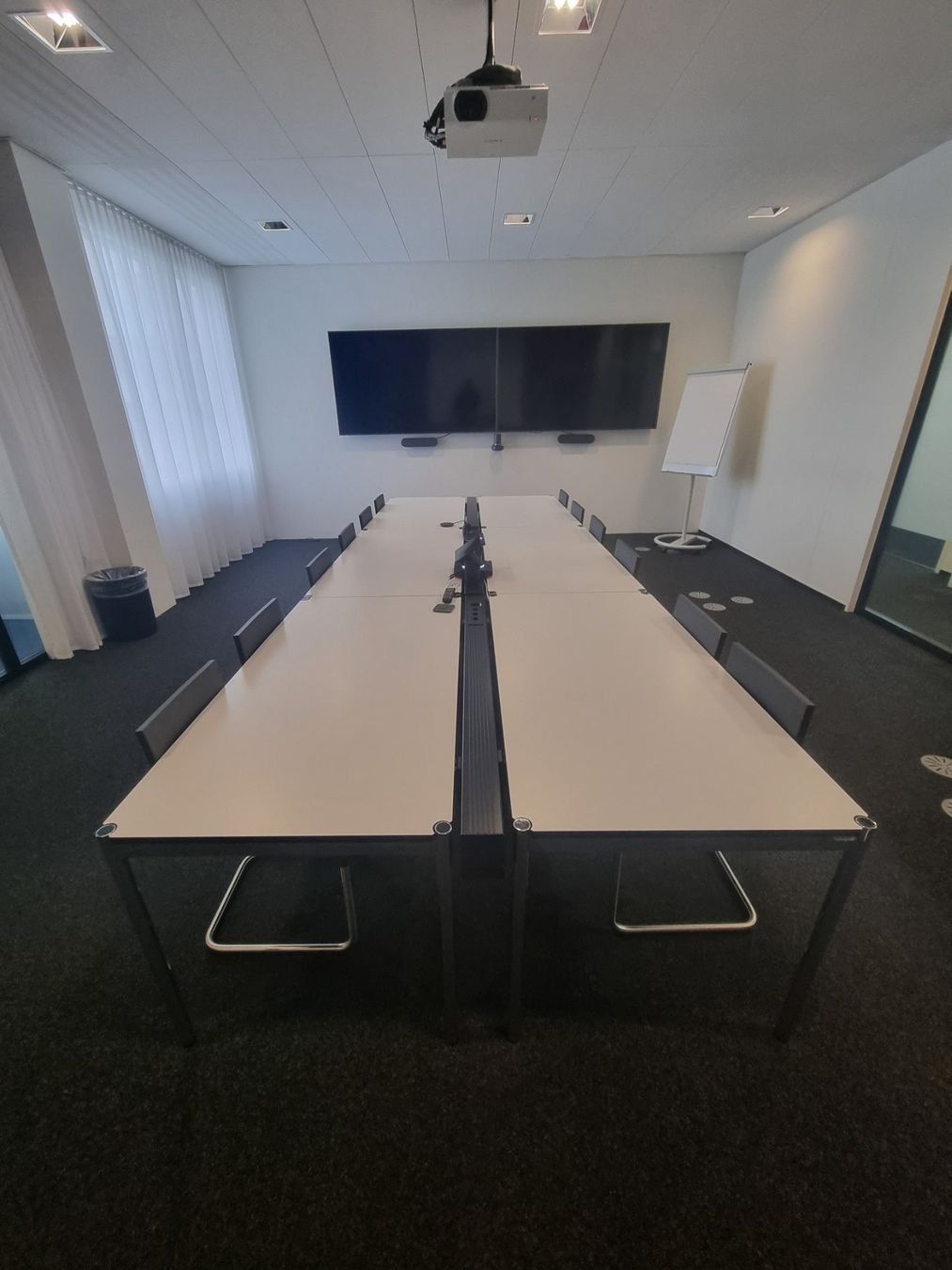 Altro Materiale elettrico: USM Kabelkanal mit integrierter USM Steckerleiste 3 Stecker – Usato da Affoltern am Albis venduto da Zapro 1
