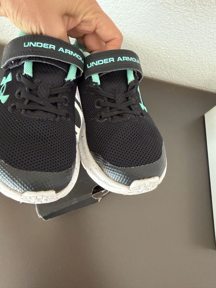 Under Armour Scarpe da uomo: Under Armour Sneacker Grösse 33 – Usato da Bern venduto da Olenush 2