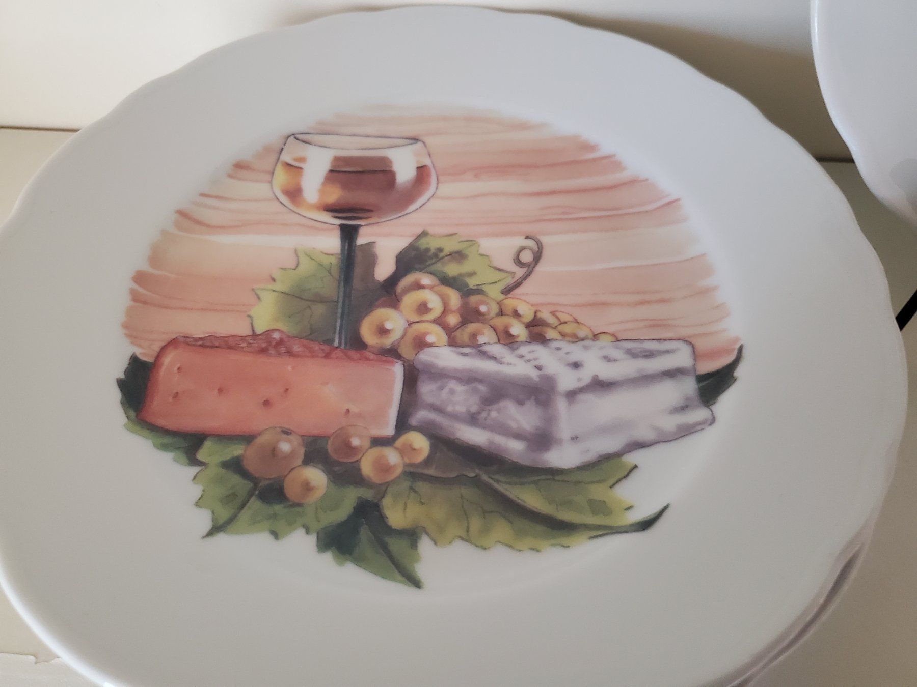 Piatti: 5 assiettes décor vin et fromage – Usato da Rennaz venduto da La_malle_du_dauphin 2