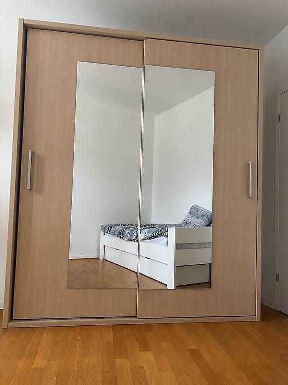 Armadi: Kleiderschrank mit Spiegel – Usato da Zürich venduto da Cistovic 2