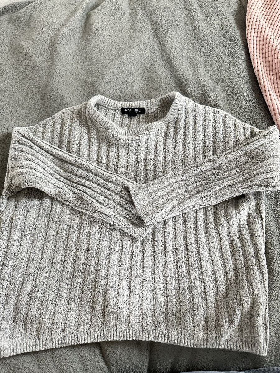 Lots de vêtements: 2 Graue Pullover – D'occasion à Oberwil BL par viviii.mz