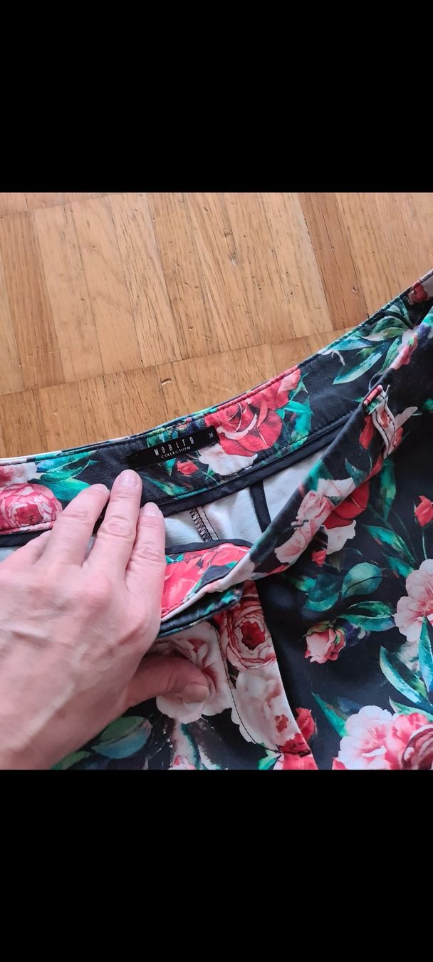 Hosen: Hosen Blumenmuster von MohitoGrösse 38 top – Gebraucht aus Emmenbrücke von gatasalvache 3
