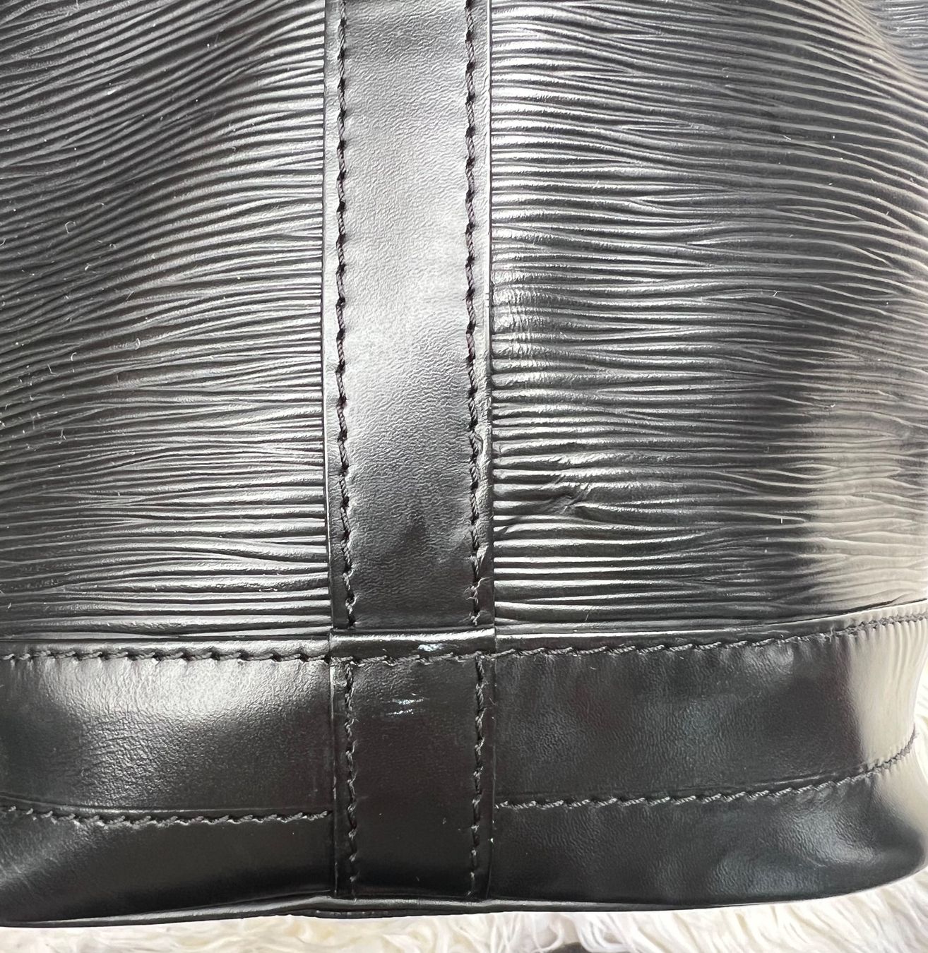 Louis Vuitton Borse da donna: Louis Vuitton NéoNoé Leder schwarz – Usato da Dübendorf venduto da fadrinli 6