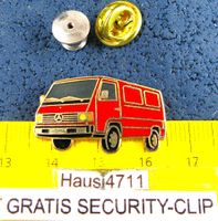 MERCEDES  CAMIONETTE ROT VAN AUTO PIN ENAMEL VINTAGE