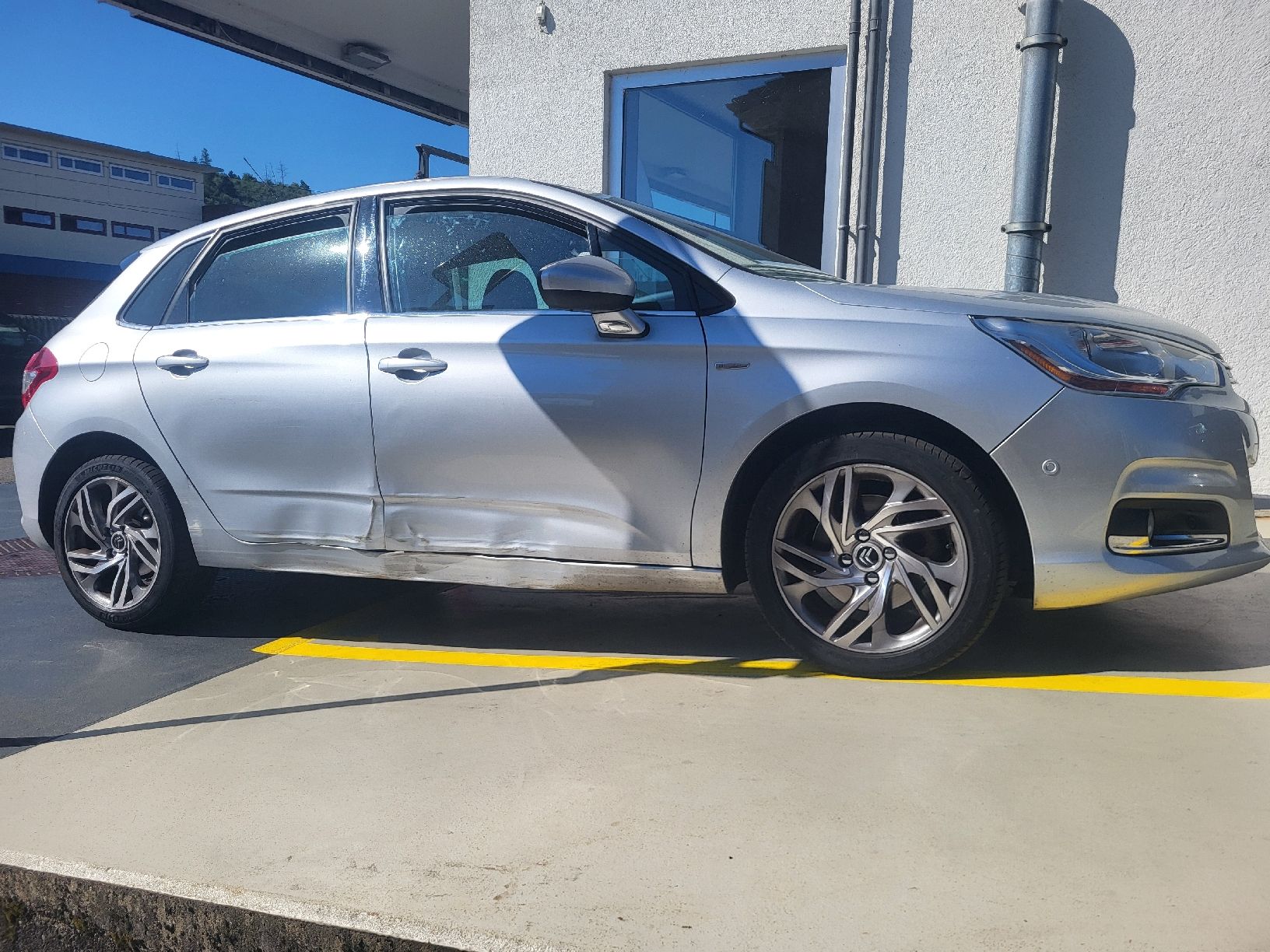 Citroën Autos: Citroen C4 1.6i für Export – Defekt aus Brugg AG von AmGleis-5200 5