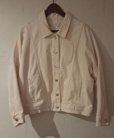 Helle Jeansjacke von MANGO (Grösse M) - WIE NEU