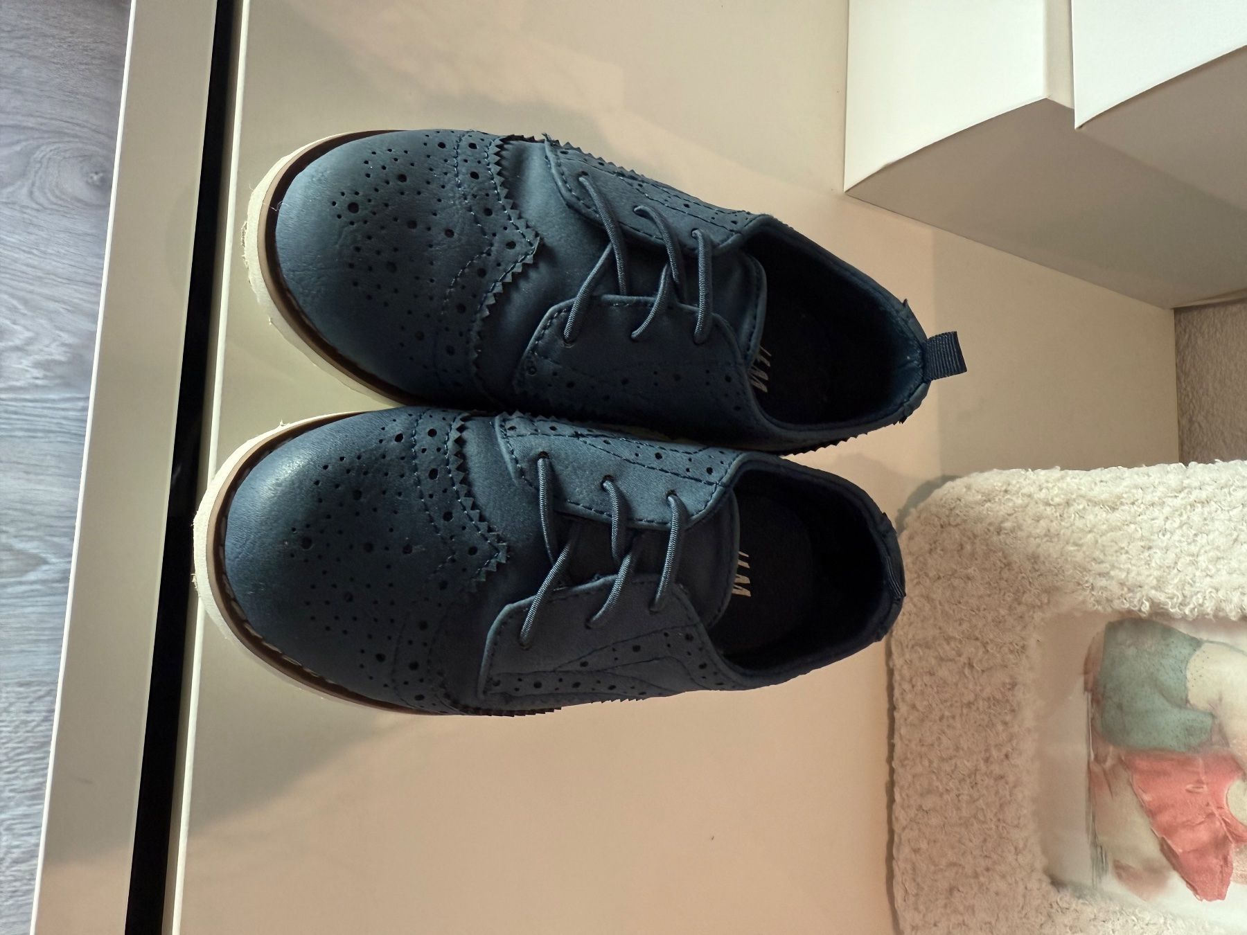 H&M Schuhe für Jungen: Chaussures enfant – Gebraucht aus St-Pierre-Clages von loc_8vtz