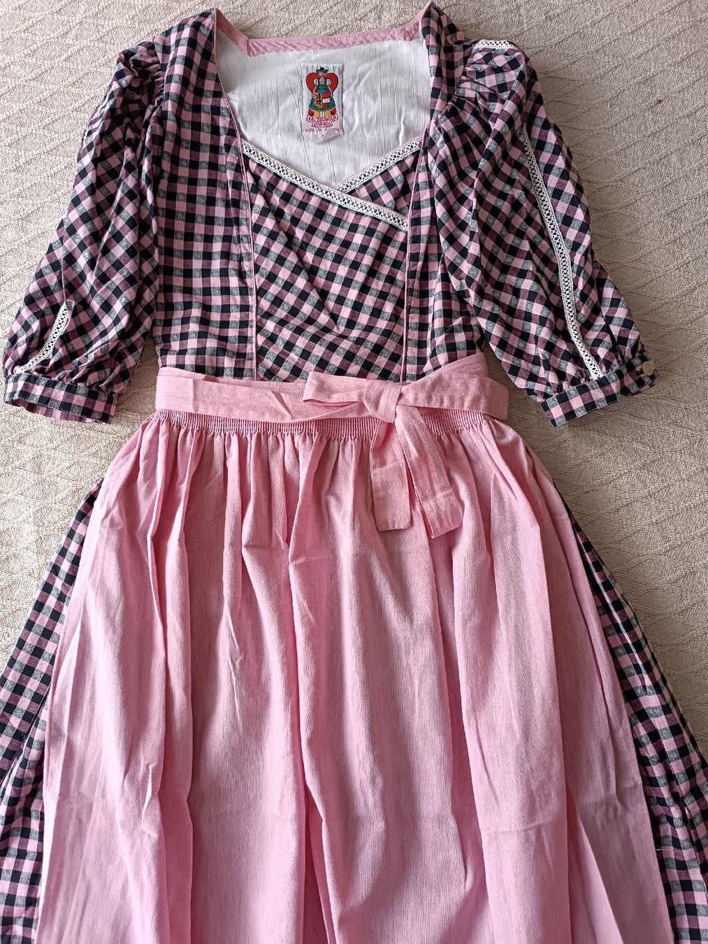 Costumi: Dirndl /Trachtenkleid Gr 42 – Usato da Binz venduto da julijuli