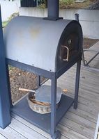 Grosser Holz-Pizzaofen / Holzbackofen mit Gestell & Kamin