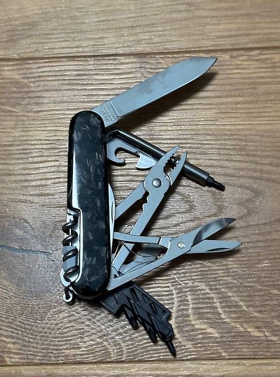 Victorinox Coltelli tascabile: Victorinox Cybertool M (34) Carbon – Nuovo (secondo la descrizione) da Näfels venduto da Samsom 1