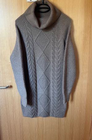 Mignonne robe à col roulé beige