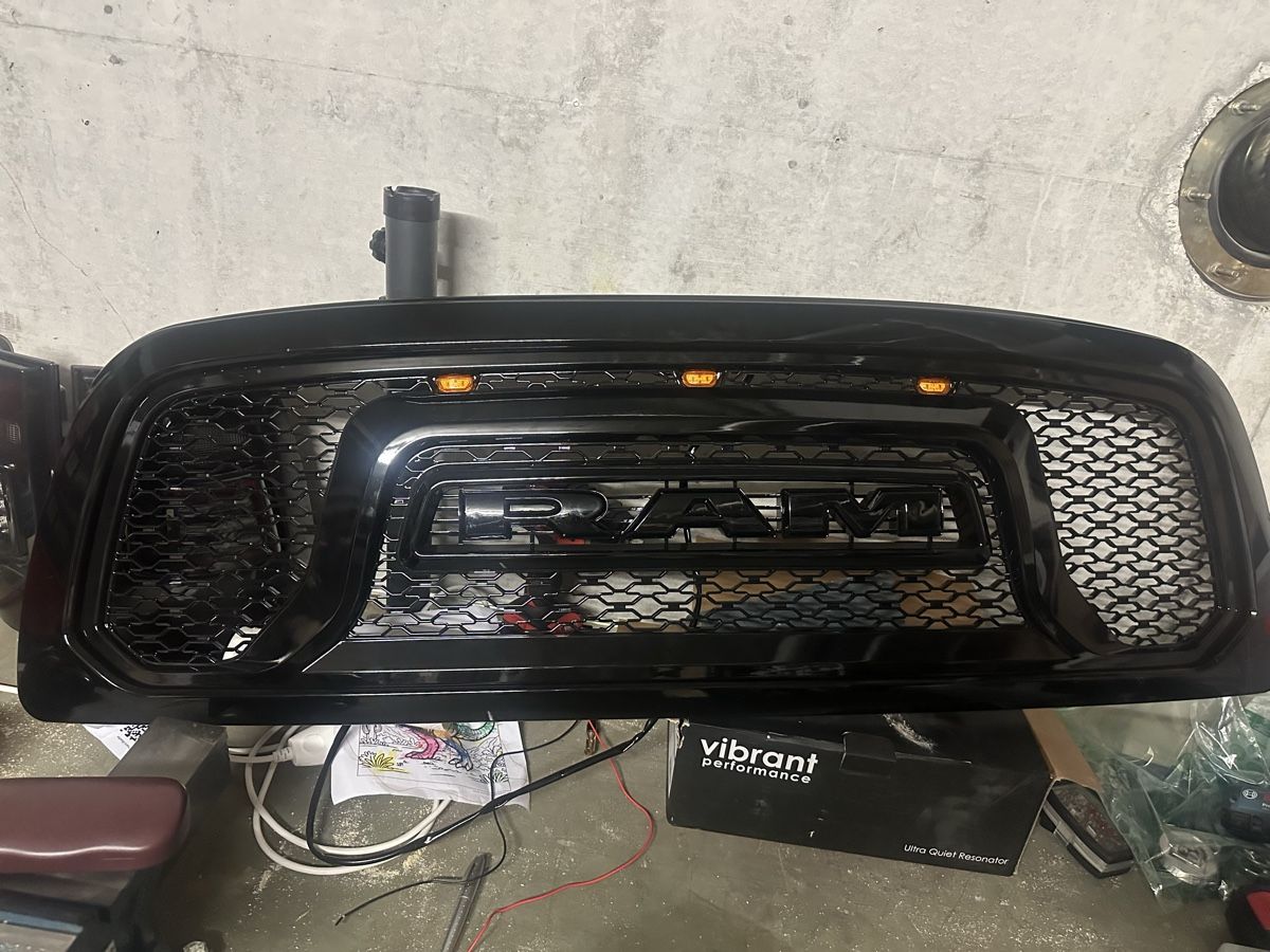 Dodge Alle Autoersatzteile: Dodge Ram 1500 Jg 2010 Kühlergrill – Gebraucht aus Port von Duuraango