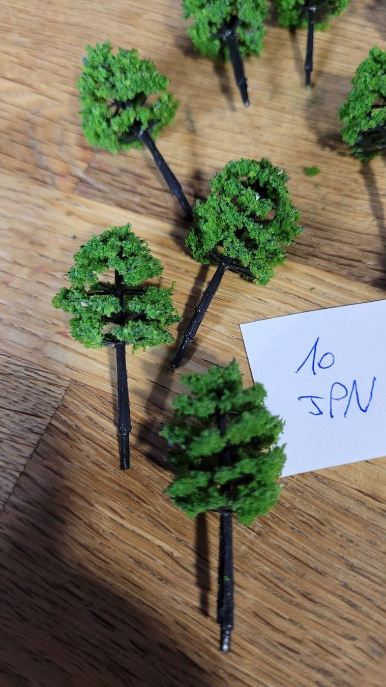 Modellini di ferrovie: 20 très jolis arbres – Nuovo e nell'imballaggio originale da Saxon venduto da Sebdem 1