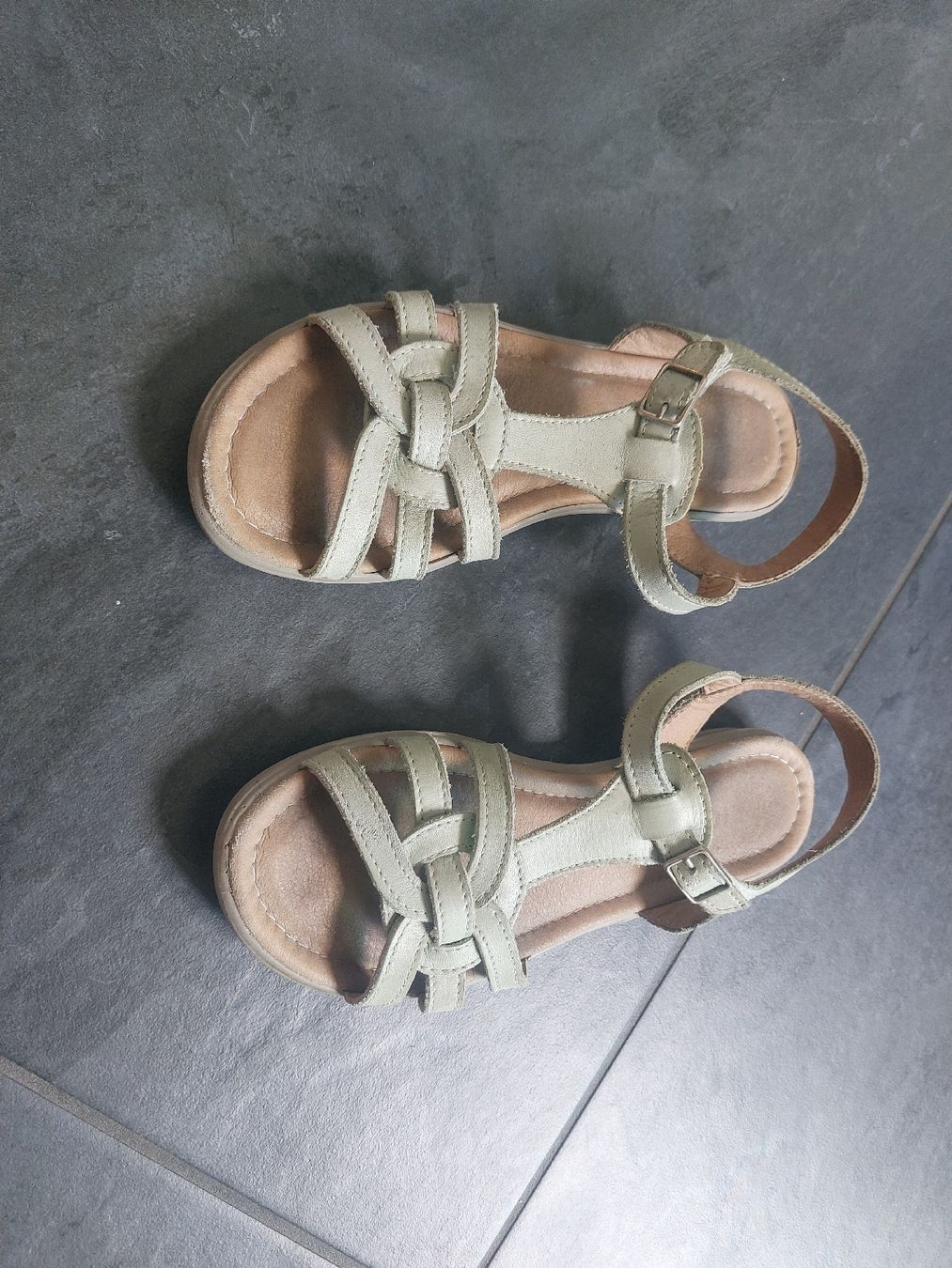 Schuhe für Mädchen: Sandalen Gr. 36, Leder – Gebraucht aus Zufikon von balibu