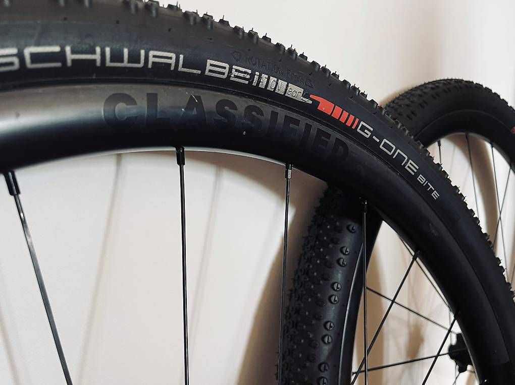Pezzi di ricambio: Jantes carbone CLASSIFIED CF G30 complet avec powershift – Usato da La Chaux-de-Fonds venduto da ultrastrikt