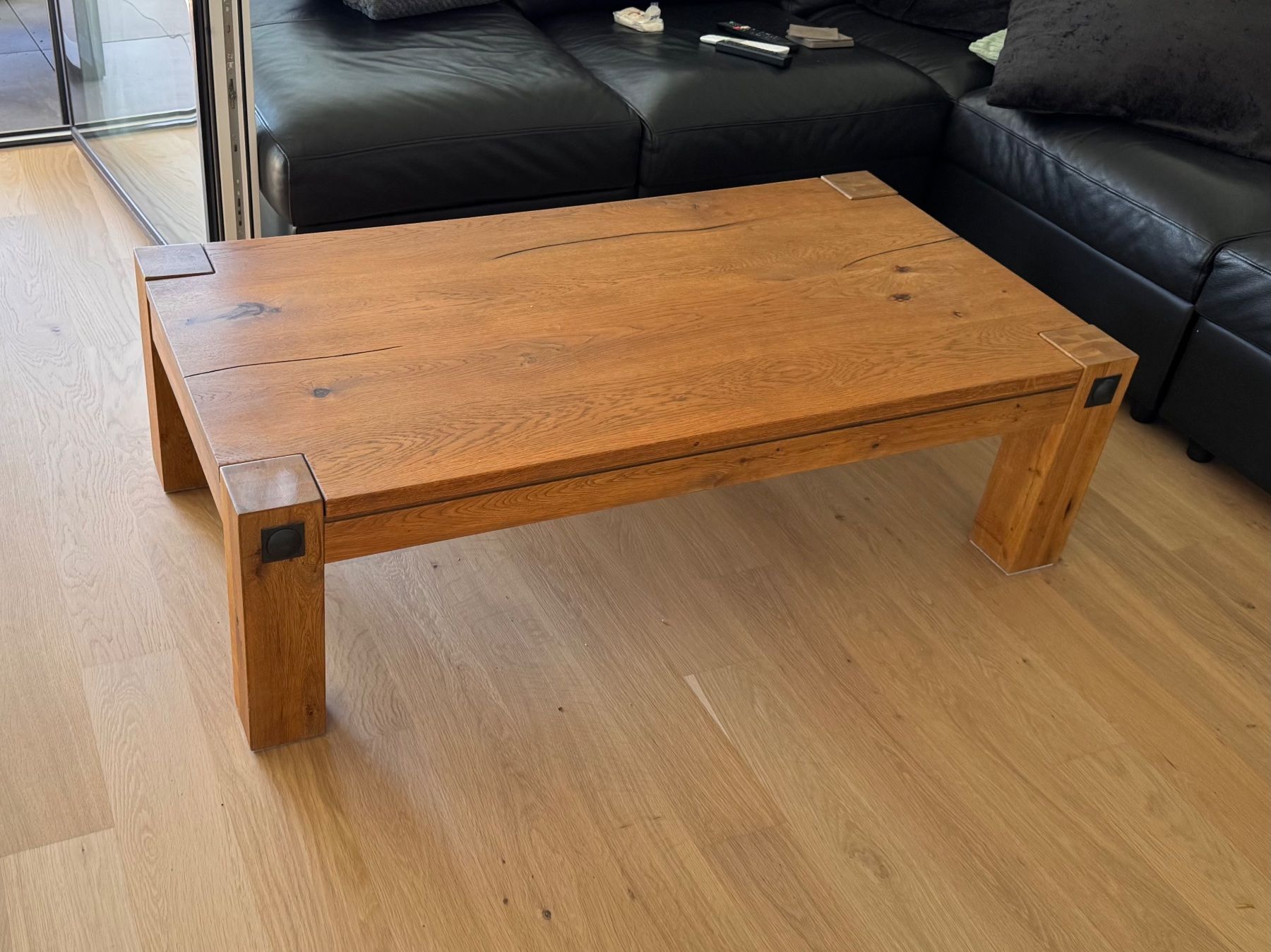 Tische: Couchtisch (Massiv) – Gebraucht aus Pfäffikon ZH von Shorebreak82