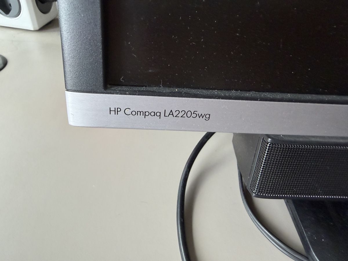 Hewlett Packard Monitor: Computer Monitor mit Soundbar – Usato da Dübendorf venduto da Billi37 2