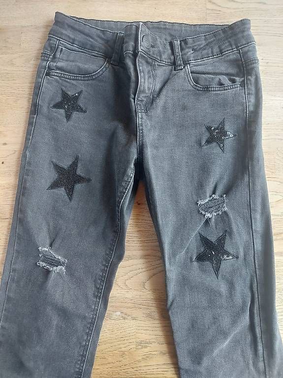 Jeans: Schwarze Jeans mit Pailletten Grösse 125 – Usato da Dietwil venduto da tigerloch