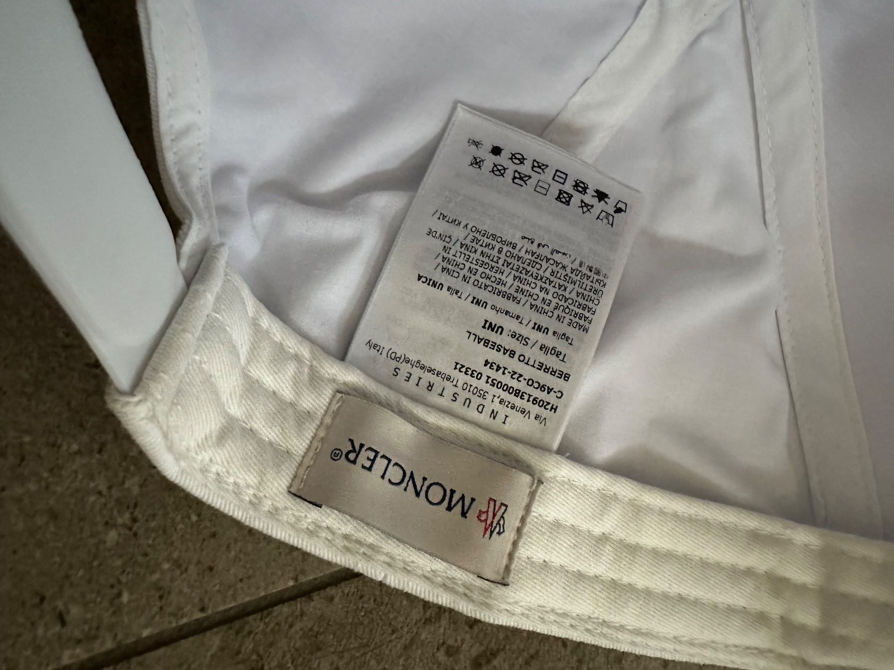 Moncler Copricapi, berretti & cappellini: Cap Moncler – Nuovo (secondo la descrizione) da Ebikon venduto da nat_jzh5 3