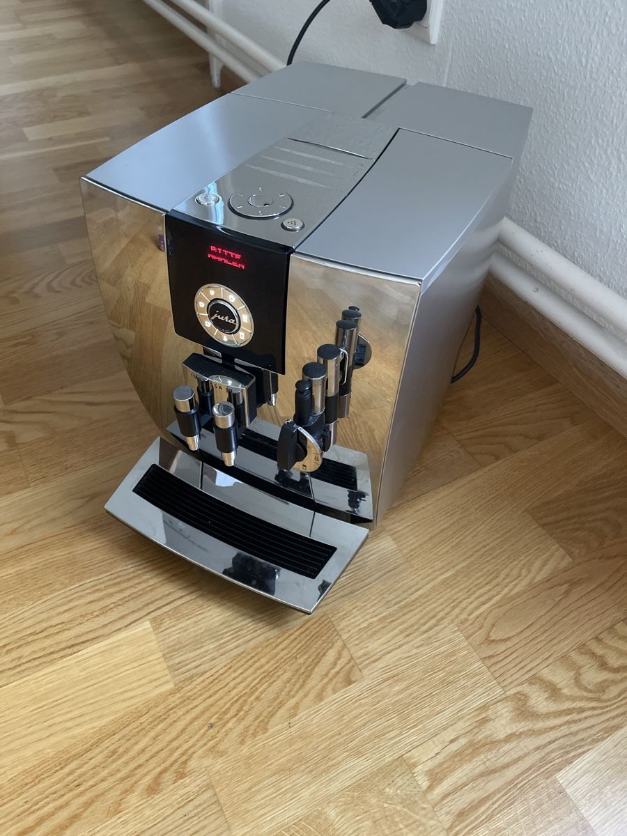 Jura Machines à café & Machines à expresso: Jura Impressa J9 One-Touch Chrom – D'occasion à Basel par bry_26gn