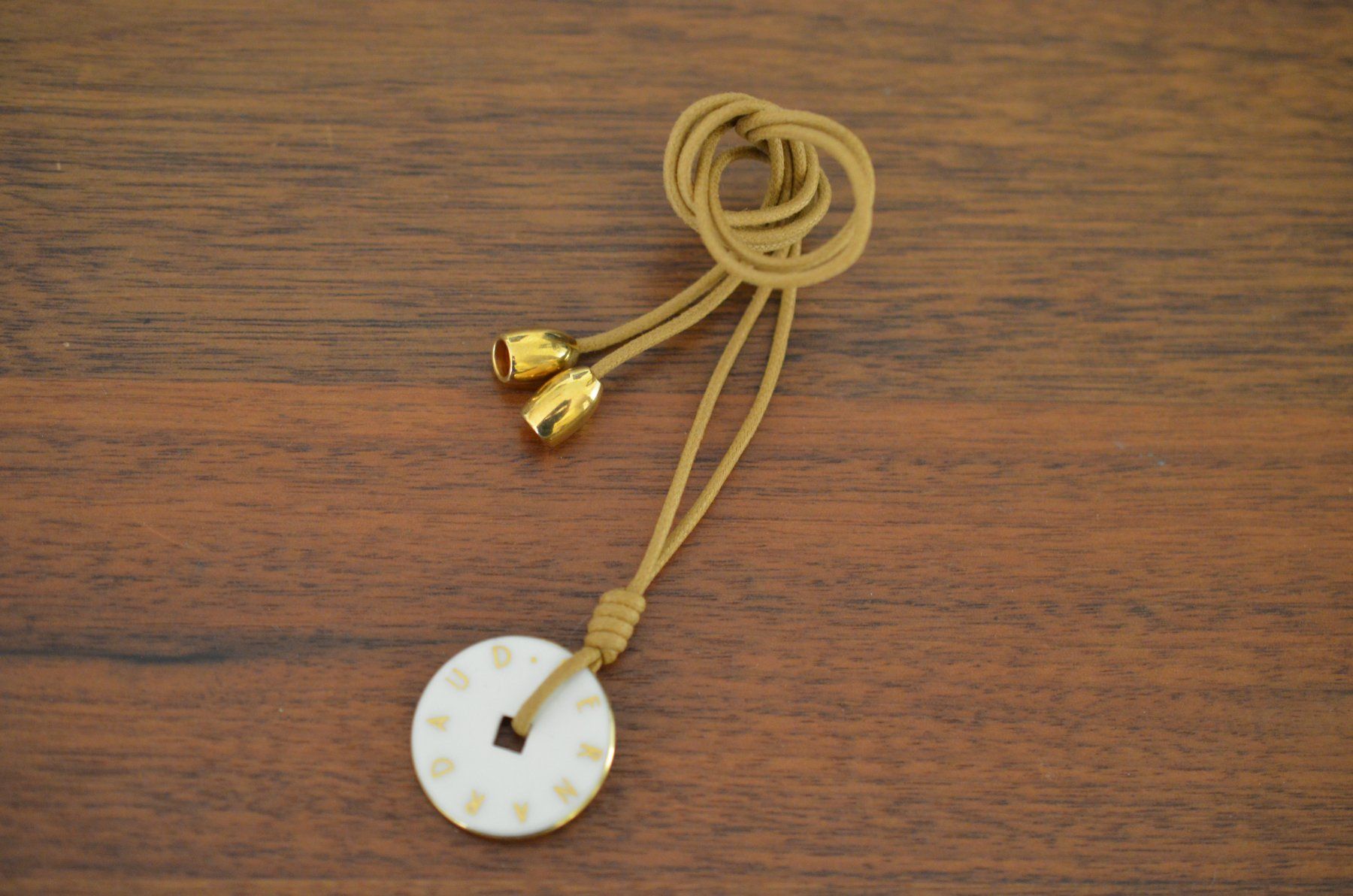 Catenine: Collier cordon avec pendentif pocelaine Bernardaud – Usato da La Croix (Lutry) venduto da OMEGA07 2