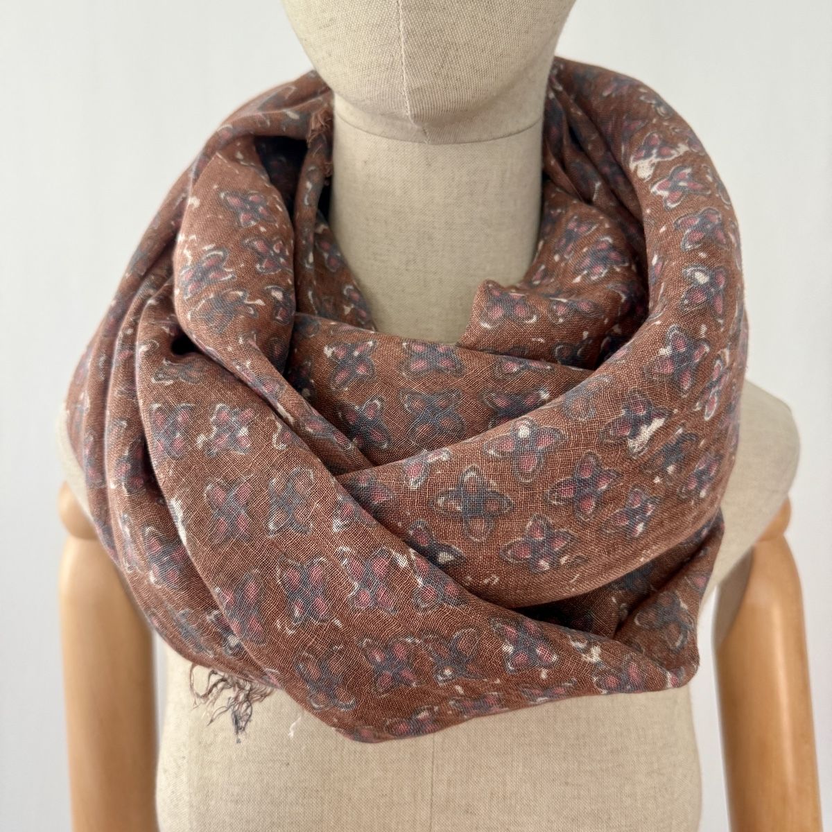 Hemisphere Foulard & Sciarpe: HEMISPHERE New Linen Scarf – Nuovo (secondo la descrizione) da Freienbach venduto da Avviivva_Shop