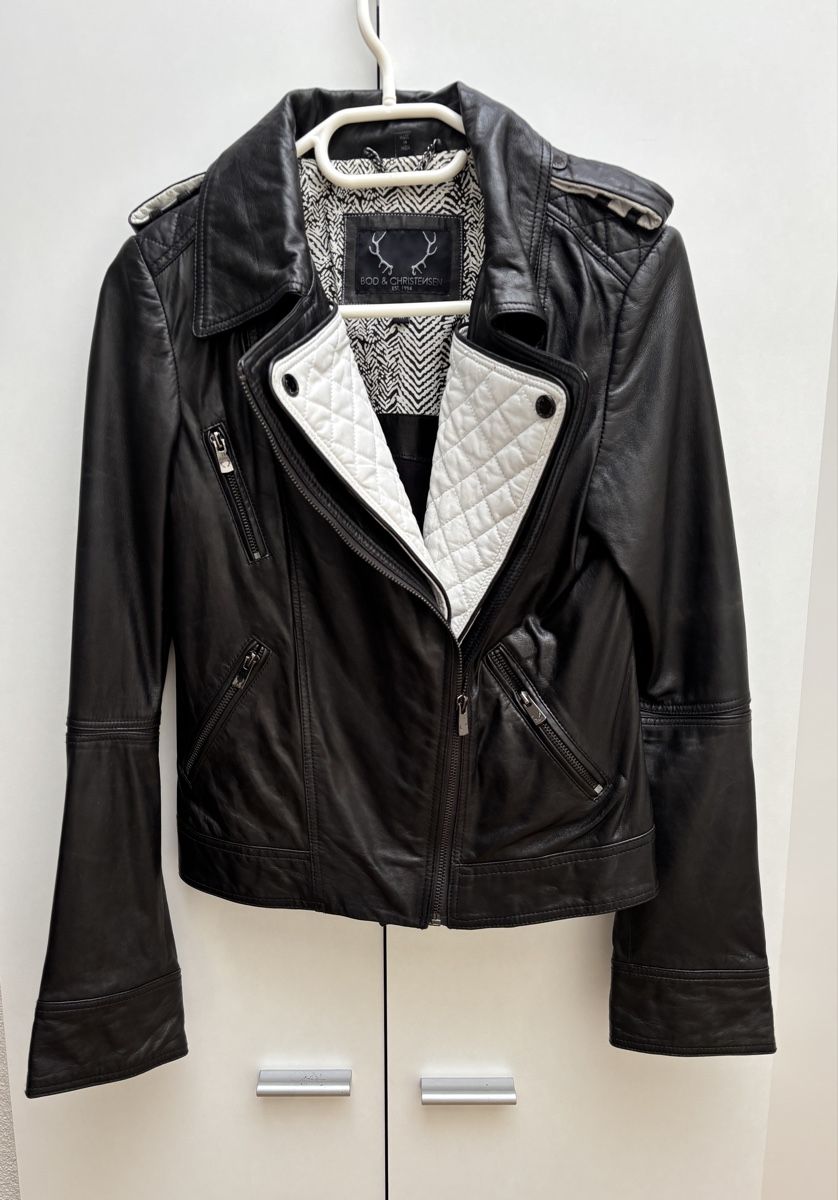 Giacche: Tolle Lederjacke mit coolen Details – Usato da Richterswil venduto da nicolela 1